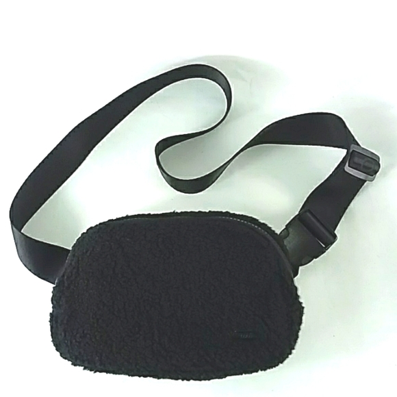 NWOT LOLE FLEECE BELT/WAIST BAG - Picture 2 of 7